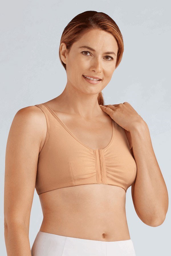 Woman wearing a wire-free front closure cotton bra, ideal for post-surgical comfort and everyday leisure wear.