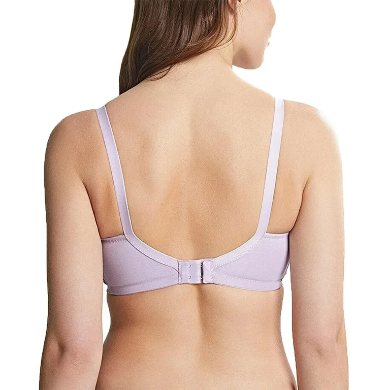 Light purple bra worn by a model on a white background